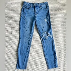 Old Navy Distressed Super Skinny Jean